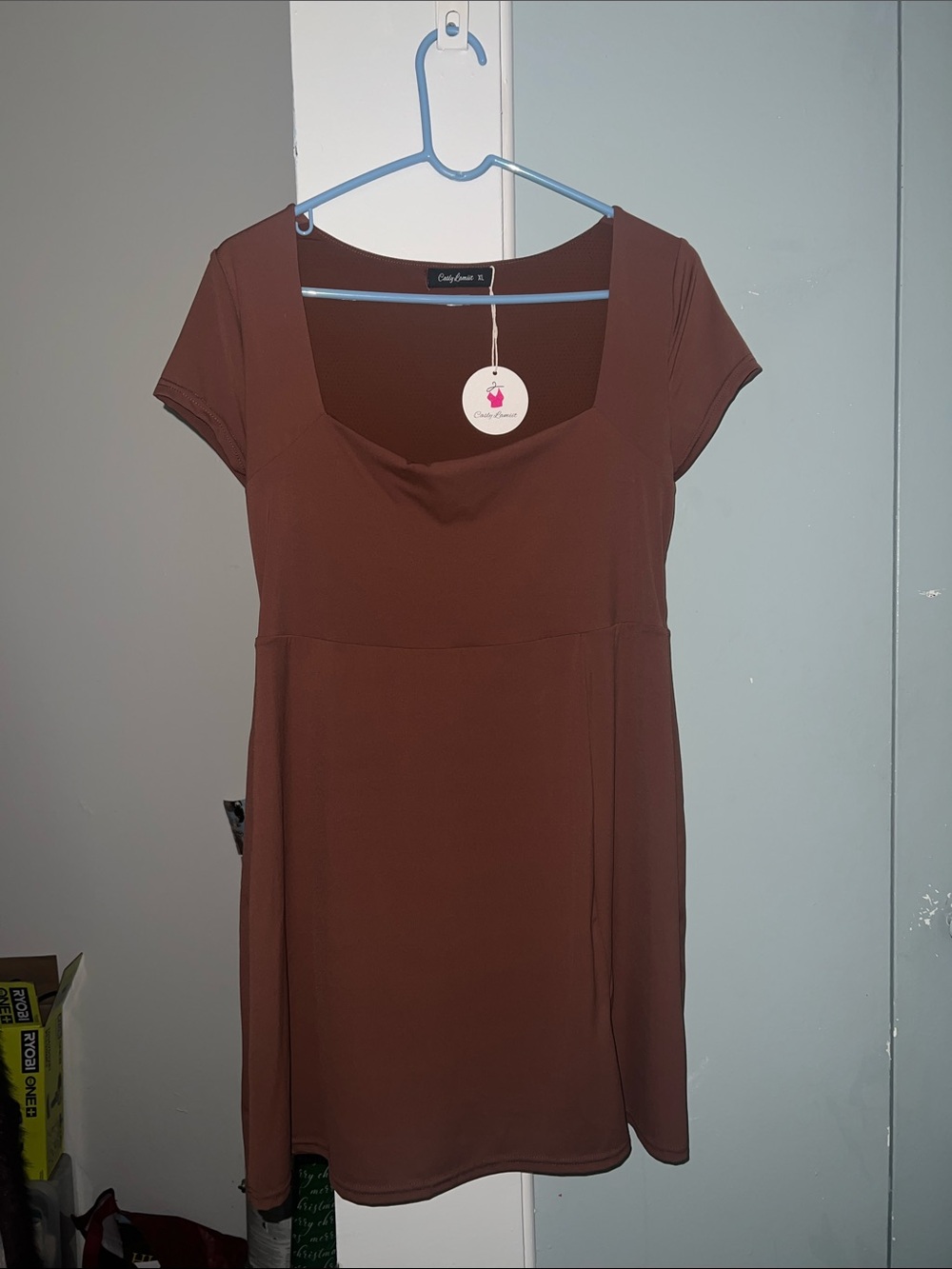 Classic Scoop Neck Short Sleeve Dress in Brown